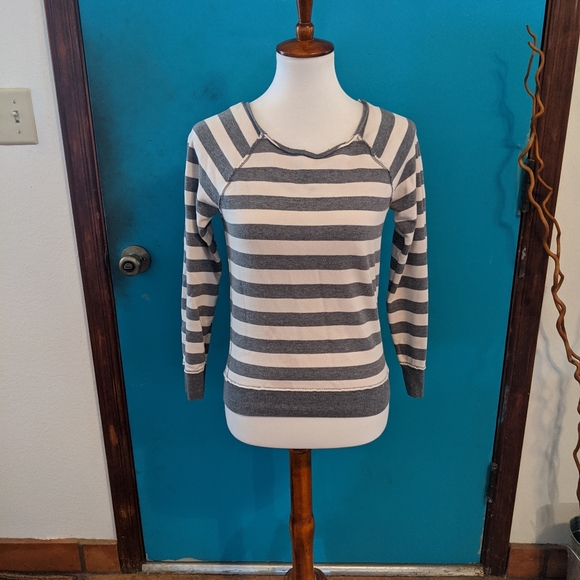 Striped sweatshirt with bow in the back - Picture 1 of 7